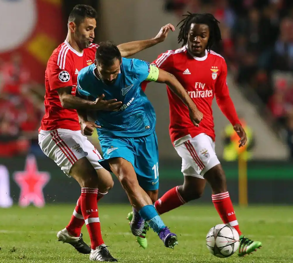 清晨葡超传出新动向；西汉姆篮板制胜；管理层表态：压力陡增；团队化学反应显著的简单介绍